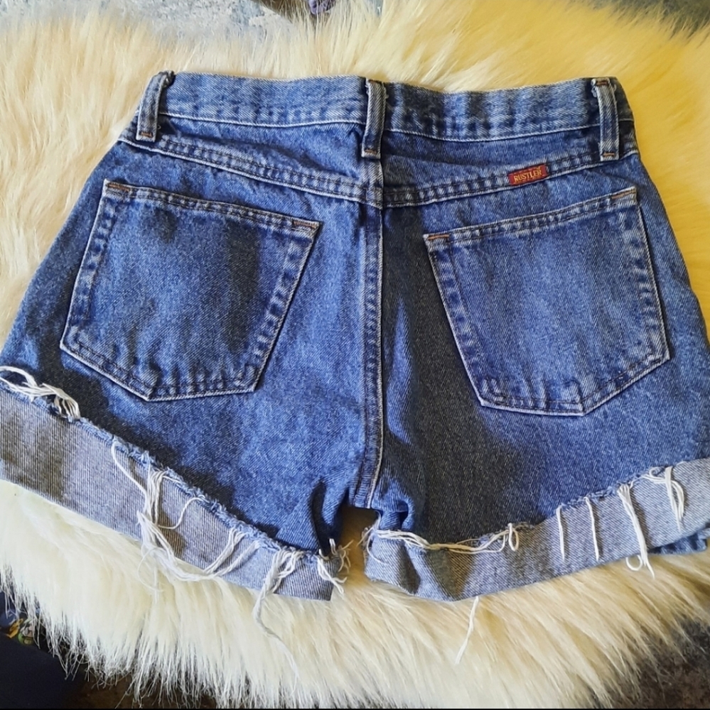 ~{Rustler}~ Vintage cut-off jean shorts.